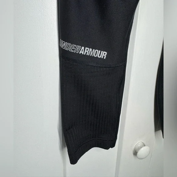 Under Armour Black Cropped Leggings, Size S - Picture 3 of 4
